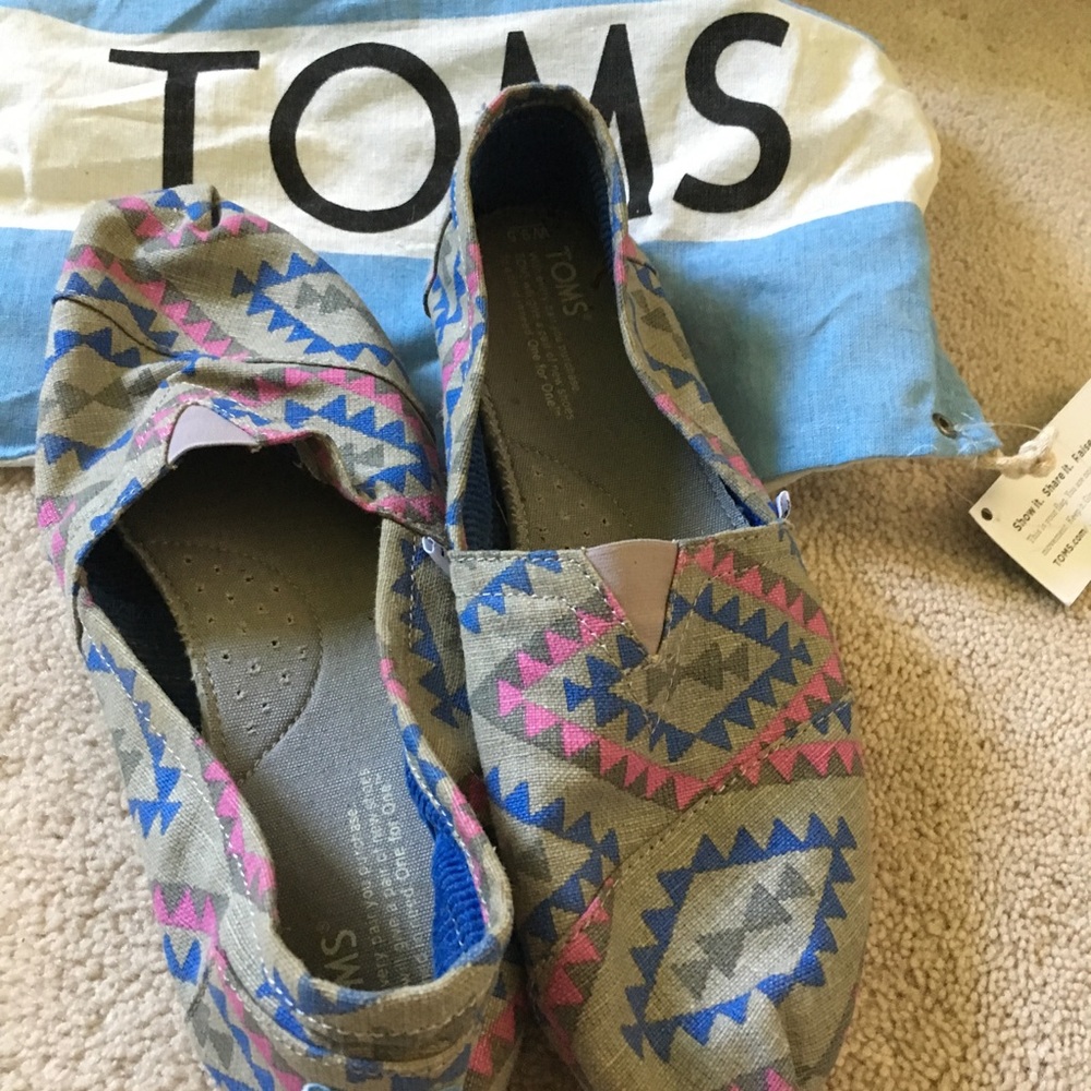 toms with bag included
